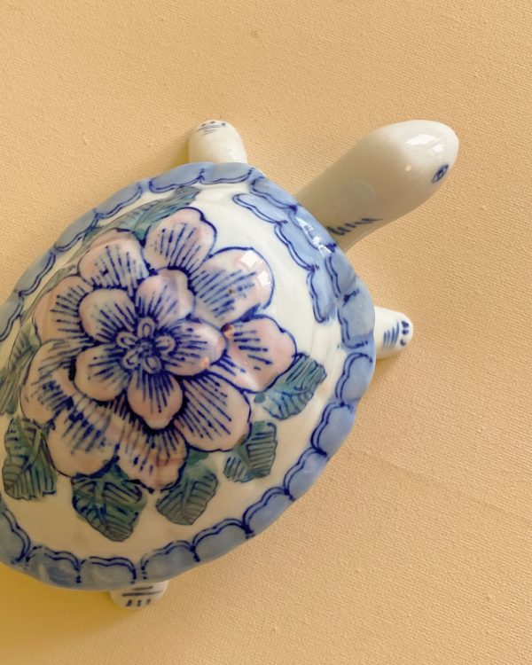 Vintage Collectible Chinoiserie Porcelain Turtle Box