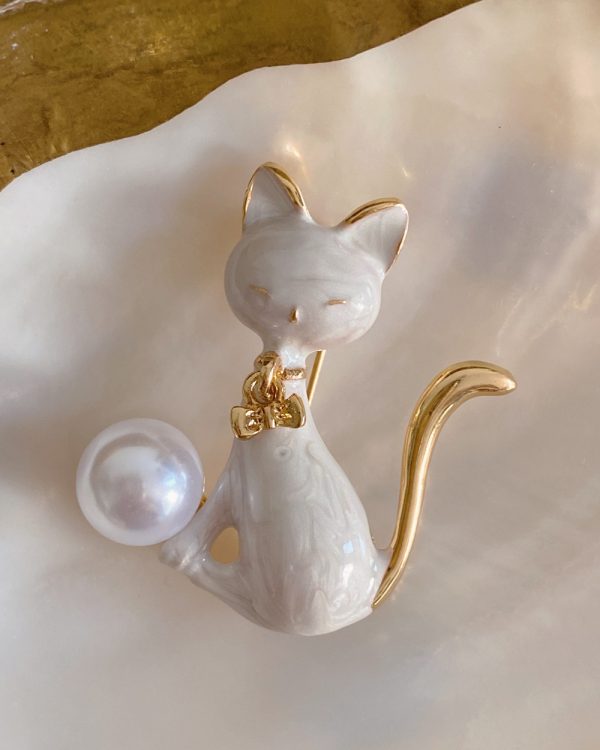 Pearly Bow-Tie Kitten Enamel Brooch