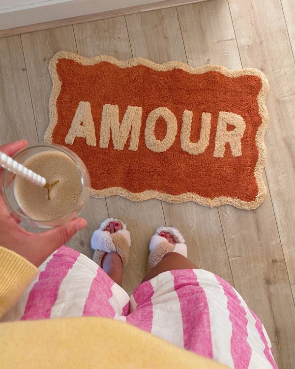 Amour Scalloped Tufted Bath Mat