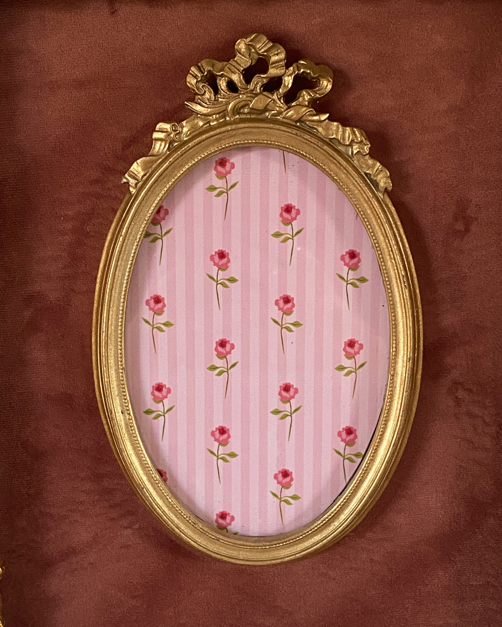 Antoinette Velvet Hanging Photo Frame