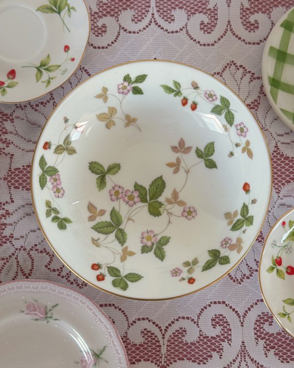 Vintage Wedgwood Wild Strawberry Footed Serving Bowl