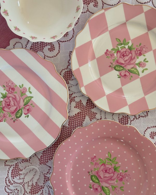 Maison Rosé Scalloped Breakfast Plate